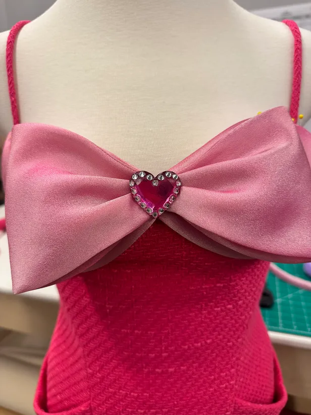 Behind the scenes-beelden van de Costume Department van de Legally Blonde prequel-serie Elle.