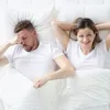 Wetenschappers: scheten laten in het bijzijn van je partner is goed voor de relatie | Panorama