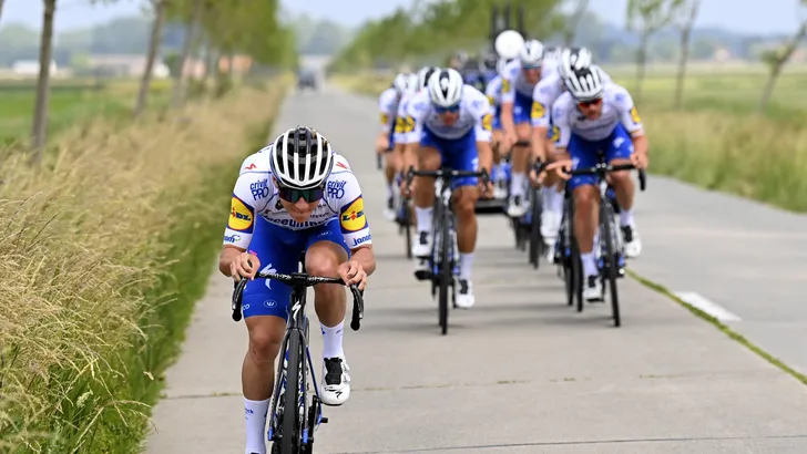 Trainer Remco Evenepoel: 'Willen geen stappen overslaan in zijn herstel'