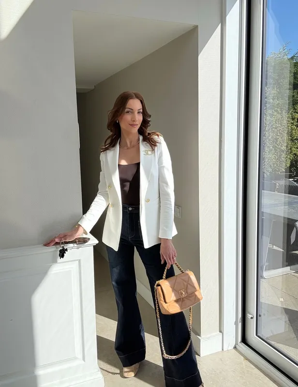 Een camelkleurige Chanel 19 flapbag in lambskin is de duurste tas uit Estelle's tassencollectie. 