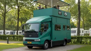 Deze camper heeft twee verdiepingen en een dakterras maar kost minder dan een kale Volkswagen-bus