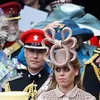 Dít is waarom prinsessen Beatrice & Eugenie (bizarre) hoofddeksels dragen