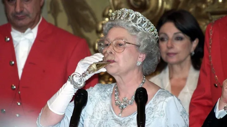 Queen aan de wijn, produceert haar eigen bubbels 