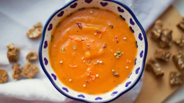 Spicy pumpkin soup with croutons