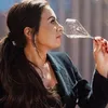 Annu over haar favoriete champagne: ‘Ik ben ook gewoon begonnen met Martini en Moët’ | Grazia