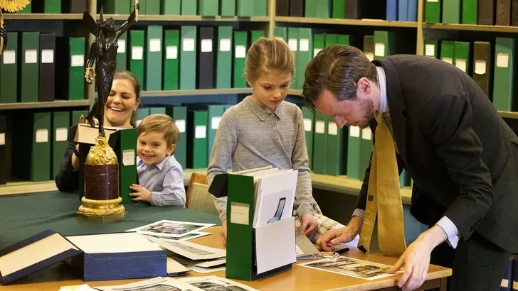 Prinses Estelle (6) checkt haar huishoudelijke dienst