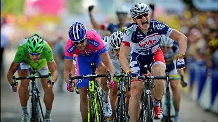 TOUR: Greipel wint, voor Petacchi en Veelers