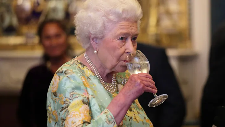 Proost! Queen Elizabeth wordt 93