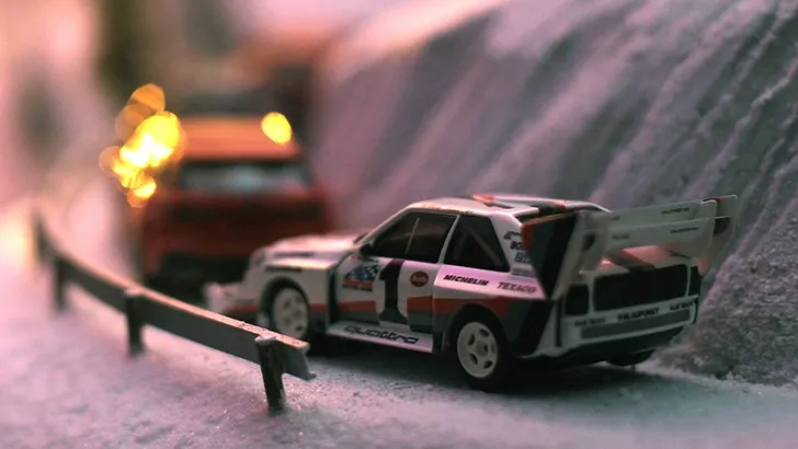 Audi maakt de coolste kerstvideo van het jaar zonder AI en het zit vol met legendarische easter eggs