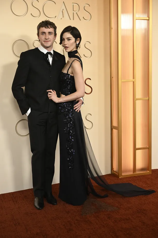 Paul Mescal in Celine en Gracie Abrams in Chanel