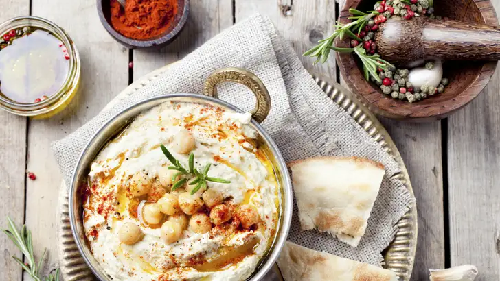 8 redenen om vaker hummus te eten