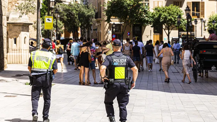 Bewusteloze vrouw op straat verkracht op Mallorca