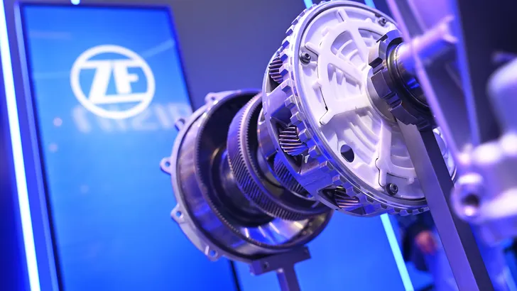 Autotoeleverancier ZF duikt in rode cijfers na schrappen van verlieslatende EV-projecten