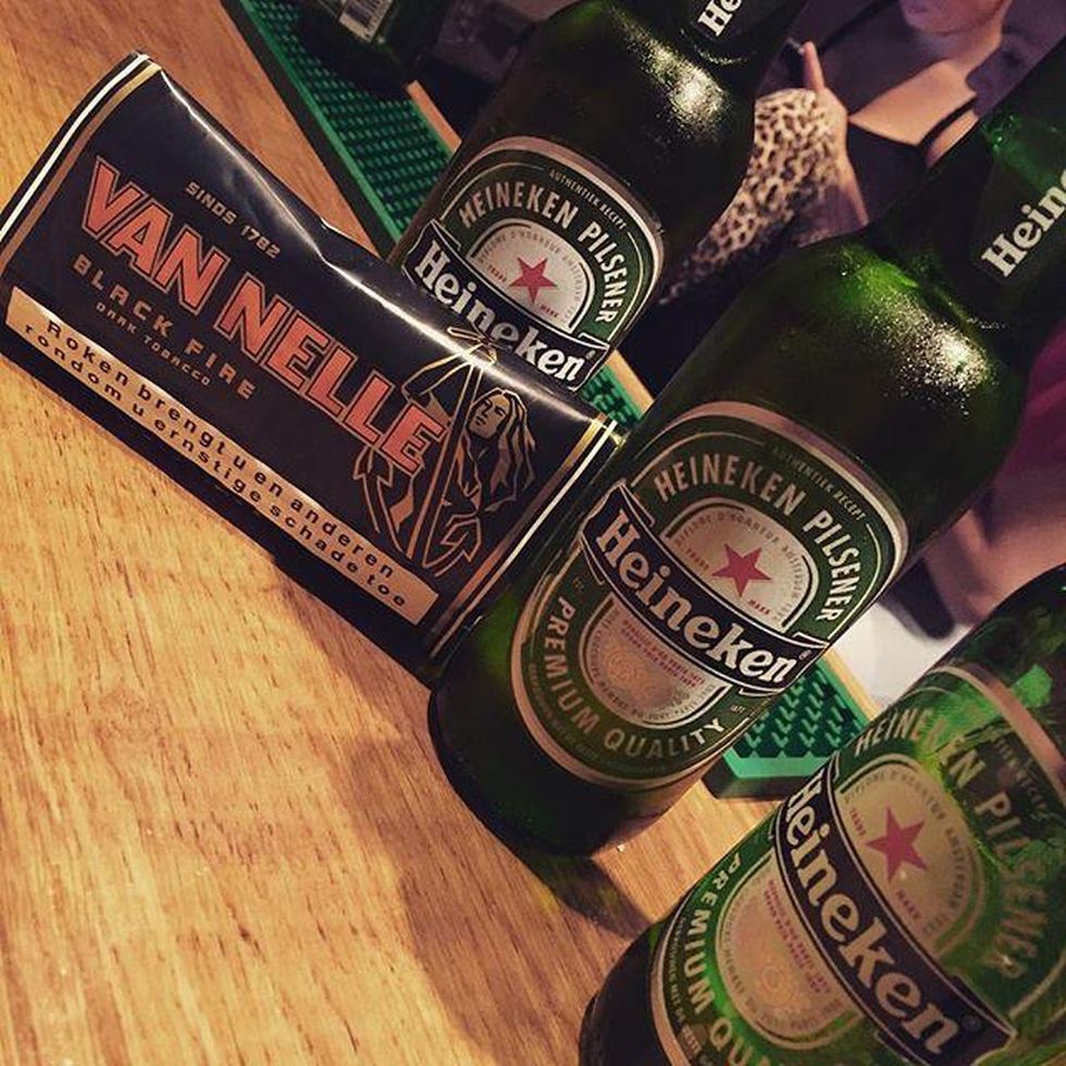 Echte mannen roken geen sigaretten, ze roken shag! | Upcoming