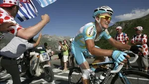 Alle toppers op pad; Vinokourov ontketend