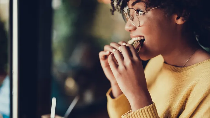 10 Fases waar je doorheen gaat als je een tosti eet
