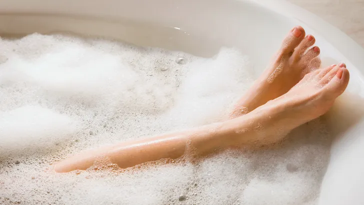 Bewezen: Een uur in een warm bad staat gelijk aan sporten