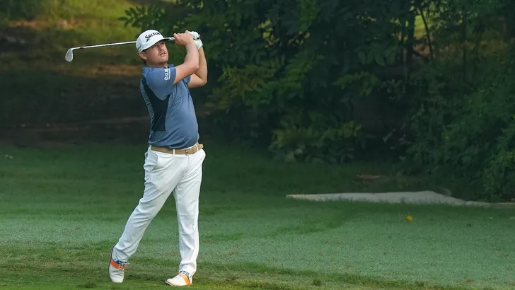 Chacarra voorlopig aan kop in India, Luiten naar huis