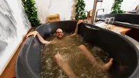 Een spa voor mannen - onbeperkt bieren in een Brussels bubbelbad