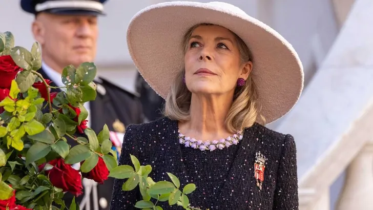 LA FAMILIA REAL DE MONACO EN EL DESFILE EN EL PATIO DE PALACIO