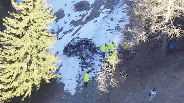 Harde crash voor Adrien Fourmaux in Rally Monte Carlo (videos)