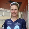 Annemiek van Vleuten tot half december strompelend op krukken, nu alweer winnend op de fiets: 'Kan het zelf ook niet geloven, medisch personeel bedankt!' 
