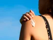 Smeren zonder vlekken: zo werk je zonnebrand bij over je make-up