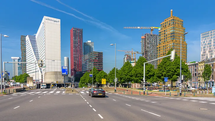 Rotterdam start jacht op luidruchtige auto’s met nieuwe geluidsflitspalen