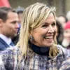 Máxima rockt de ruitentrend – dit is dé jas voor winterse dagen | Nouveau