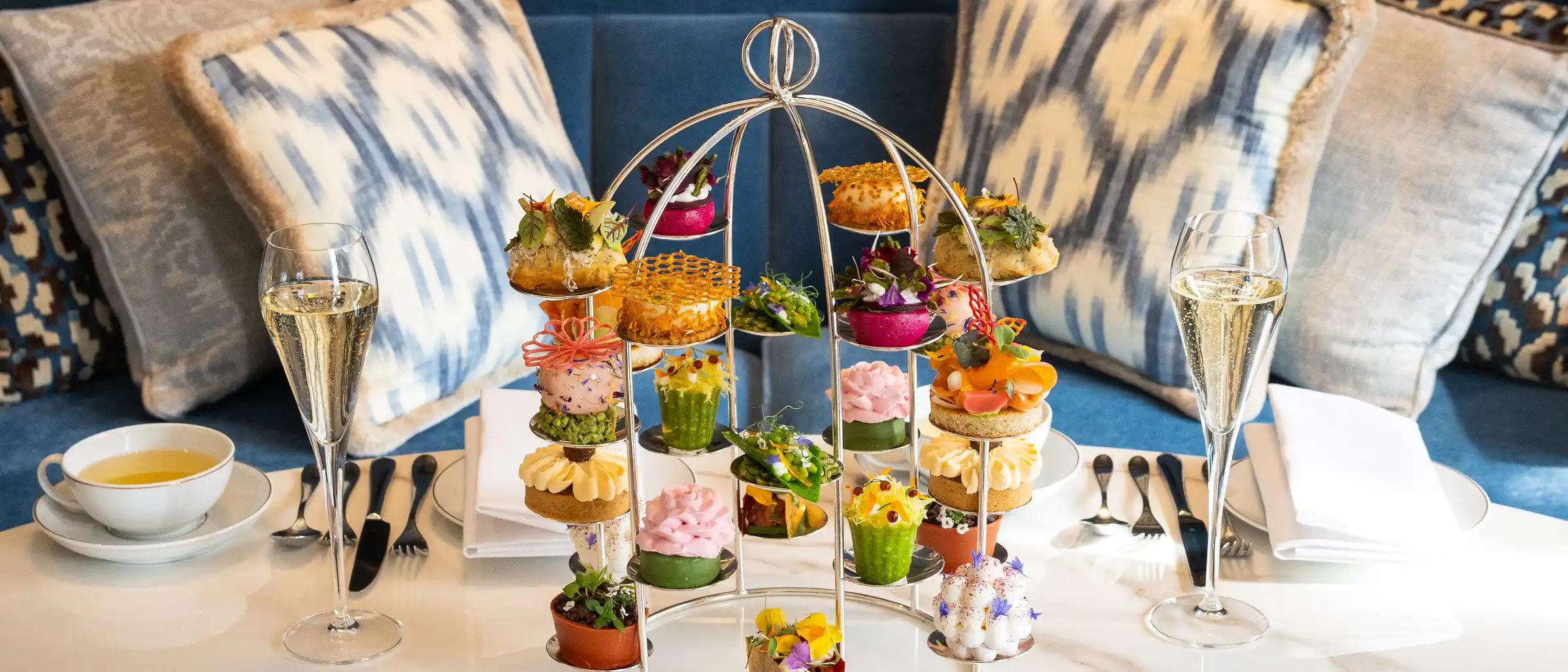 Dompel jezelf onder in luxe met de vernieuwde Botanical Afternoon Tea van Waldorf Astoria