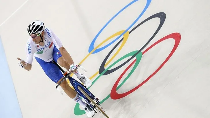 Kennett wint individuele tijdrit, Viviani leidt Olympische omnium