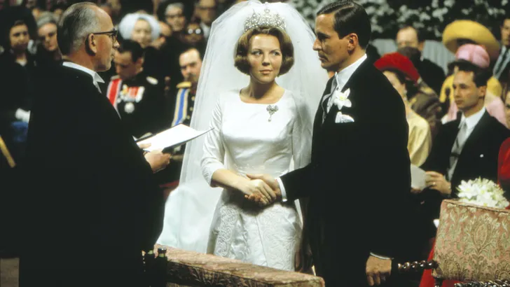 Rewind: 55 jaar geleden trouwde Beatrix met Claus
