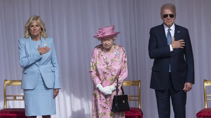 Queen Elizabeth en Joe en Jill Biden