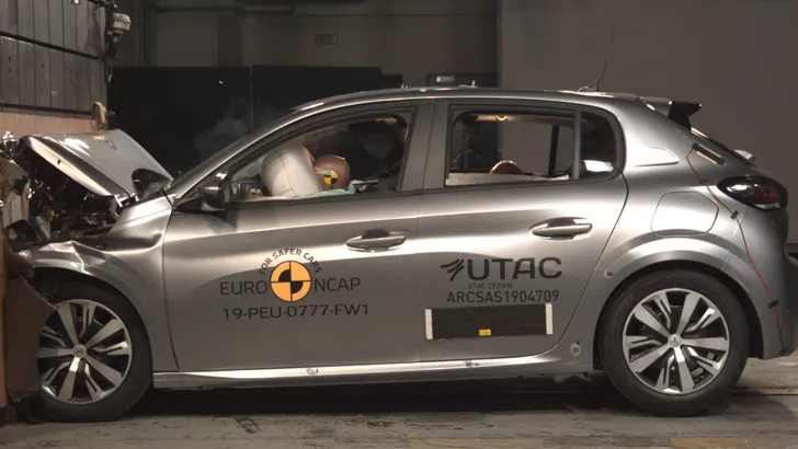 Peugeot 208 crasht