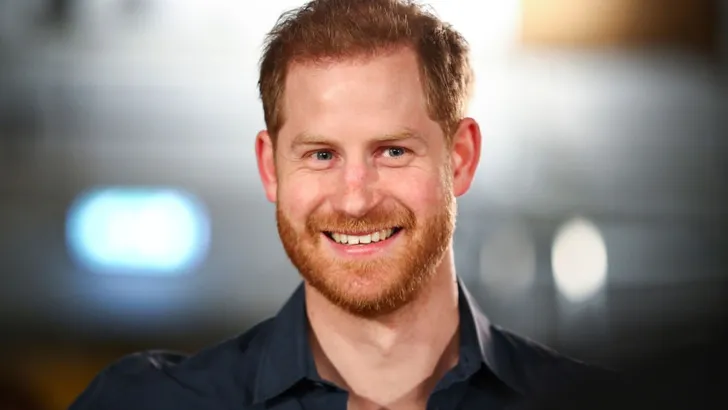Wil je zien: prins Harry rapt thema Fresh Prince!