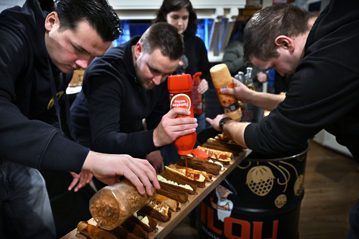Het is Nationale Frikandellendag: we gingen op zoek naar de lekkerste vleesboom van Nederland