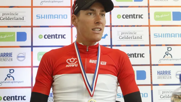 Sinkeldam rijdt niet in rood wit blauw als Nederlands kampioen