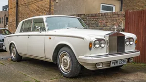 Man koopt een Rolls-Royce voor de prijs van een oude Polo en vindt een nachtmerrie onder de motorkap