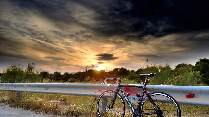 fietsen in de avond