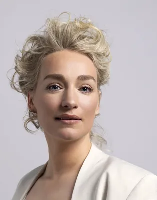 Mascara met een bordeauxtint en op de lippen een heerlijke plumping oil.