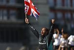 Hamilton: 'Ik zou inhaalactie Silverstone precies hetzelfde overdoen'