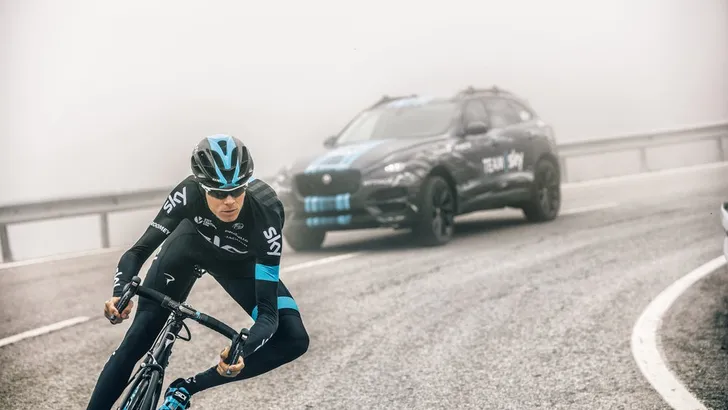 Jaguar prototype in kielzog Froome