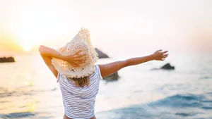 Zweetvlekken-alarm: 4 x tips tegen zomerhitte