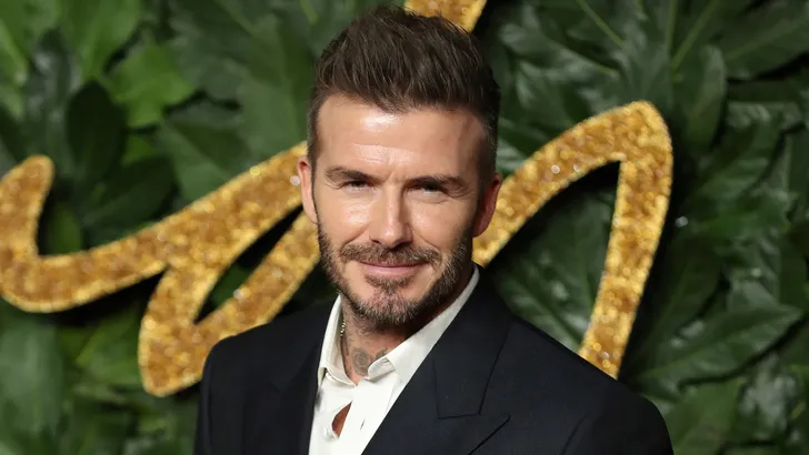 David Beckham met groene oogschaduw op cover