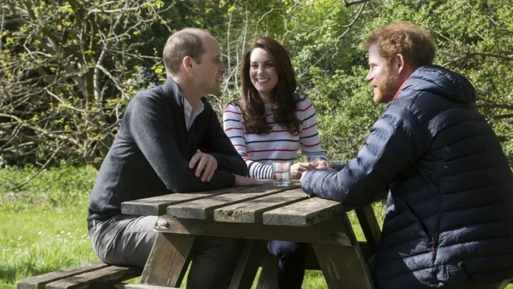 Kate, William en Harry doorbreken taboe, Charles niet blij