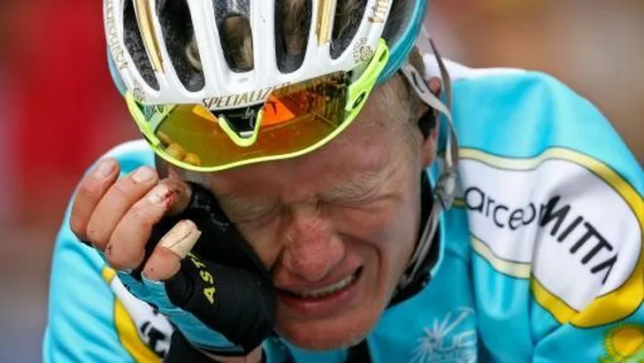 Hel voor Vinokourov, achterstand 8 minuten!