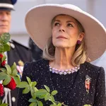 LA FAMILIA REAL DE MONACO EN EL DESFILE EN EL PATIO DE PALACIO