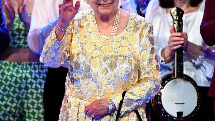 Queen Elizabeth krijgt groot applaus op haar 92ste verjaardag