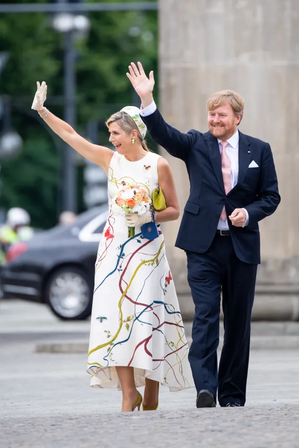 Koningin Máxima staatsbezoek Duitsland: witte Natan-jurk met schilderingen uit 2021.