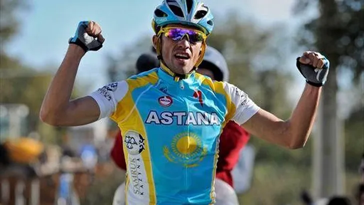Contador zegeviert bergop in de Algarve